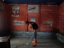 Di Tengah Ramadan, Dompet Dhuafa Terus Giat Bersihkan Fasum Pasca Bencana di Aceh